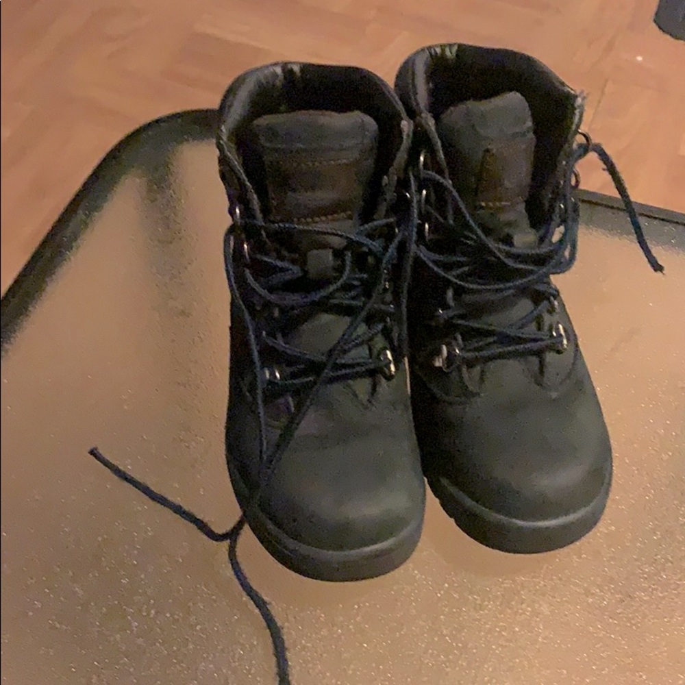 Navy blue 13.5 kids  timberlands (high top)